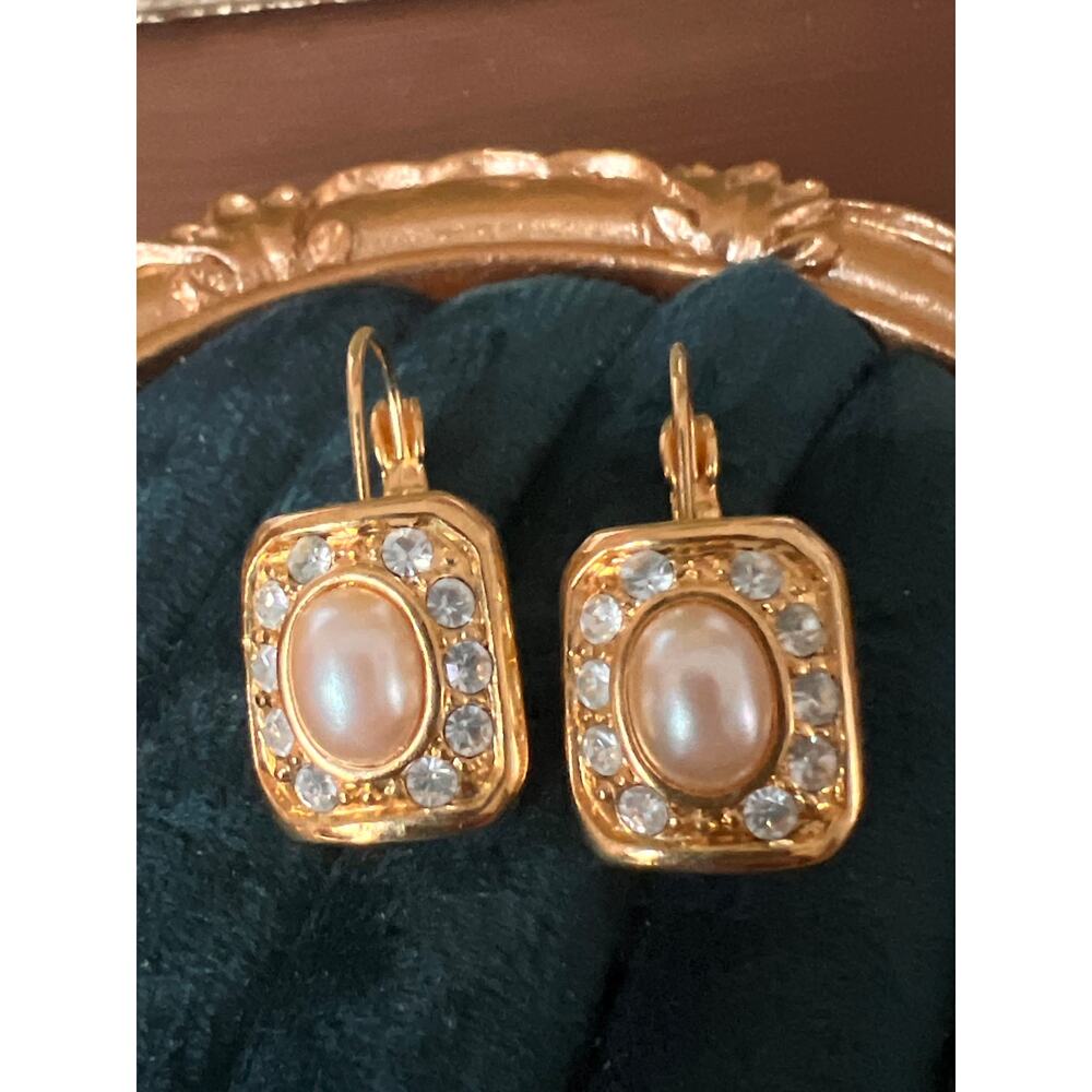 vintage MOD gold tone clear rhinestone earrings with faux pearl center